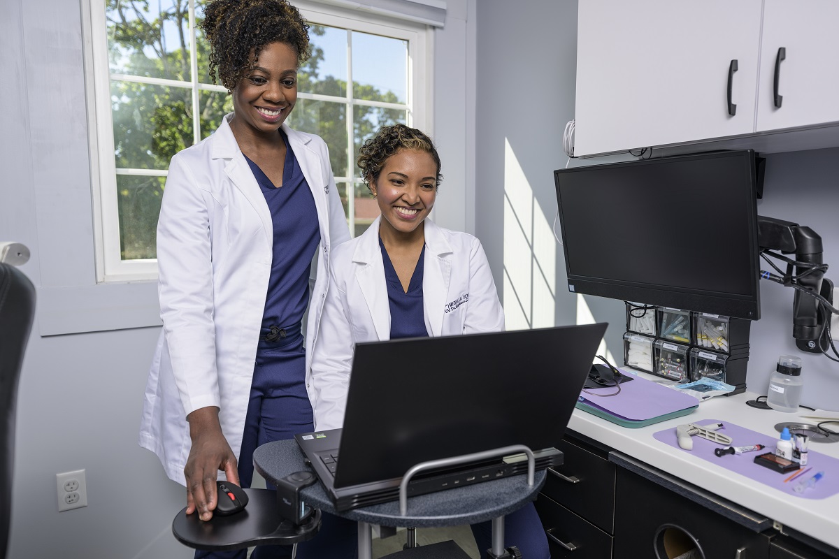 Dr. Sabrina Coombs and Dr. Stephanie Sadler of Medella Dental looking at their computer